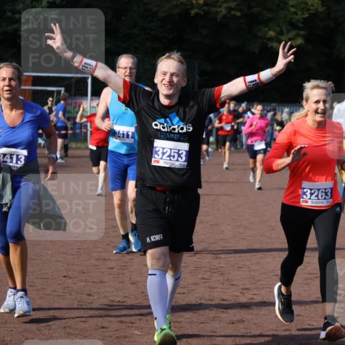 27.09.2026 - 35. Volkslauf durch das schöne Alstertal Strokosch-Dieckow http://msf.ph/oto/10583145 27.09.2026 11:29:49 Ziel 3012, 3020, 3241, 3253, 3263, 3411, 3413, 3985 meine-sportfotos.de