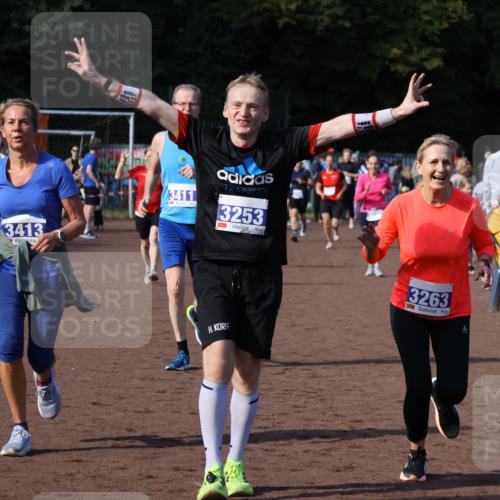 27.09.2026 - 35. Volkslauf durch das schöne Alstertal Strokosch-Dieckow http://msf.ph/oto/10583147 27.09.2026 11:29:49 Ziel 3012, 3020, 3241, 3253, 3263, 3411, 3413, 3985 meine-sportfotos.de