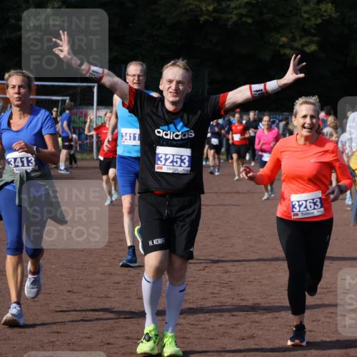 27.09.2026 - 35. Volkslauf durch das schöne Alstertal Strokosch-Dieckow http://msf.ph/oto/10583149 27.09.2026 11:29:49 Ziel 3012, 3020, 3241, 3253, 3263, 3411, 3413, 3985 meine-sportfotos.de