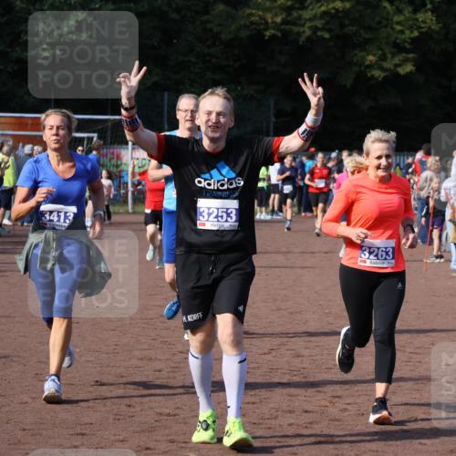 27.09.2026 - 35. Volkslauf durch das schöne Alstertal Strokosch-Dieckow http://msf.ph/oto/10583154 27.09.2026 11:29:49 Ziel 3012, 3020, 3241, 3253, 3263, 3411, 3413, 3985 meine-sportfotos.de