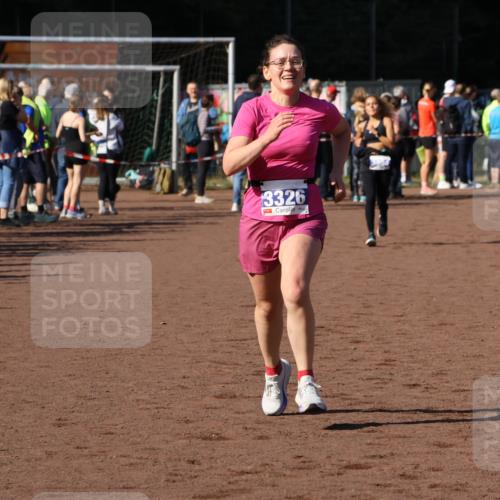 27.09.2026 - 35. Volkslauf durch das schöne Alstertal Strokosch-Dieckow http://msf.ph/oto/10583170 27.09.2026 11:27:04 Ziel 3326, 3977 meine-sportfotos.de