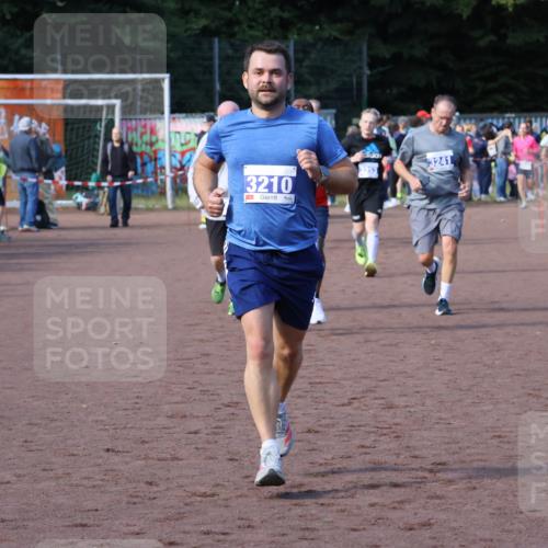 27.09.2026 - 35. Volkslauf durch das schöne Alstertal Strokosch-Dieckow http://msf.ph/oto/10583183 27.09.2026 11:29:40 Ziel 3012, 3061, 3210, 3241, 3281 meine-sportfotos.de