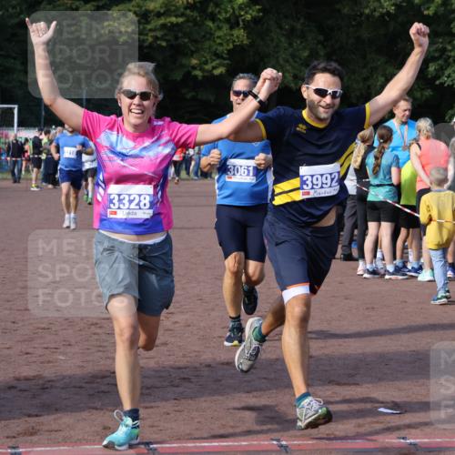 27.09.2026 - 35. Volkslauf durch das schöne Alstertal Strokosch-Dieckow http://msf.ph/oto/10583186 27.09.2026 11:29:36 Ziel 1413, 3061, 3210, 3281, 3328, 3990, 3992 meine-sportfotos.de
