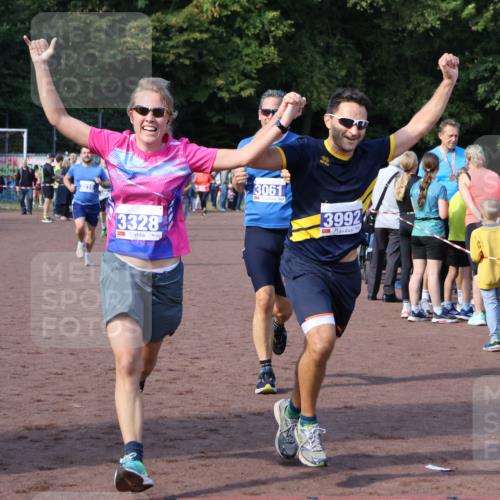 27.09.2026 - 35. Volkslauf durch das schöne Alstertal Strokosch-Dieckow http://msf.ph/oto/10583187 27.09.2026 11:29:35 Ziel 1413, 3061, 3210, 3281, 3328, 3990, 3992 meine-sportfotos.de