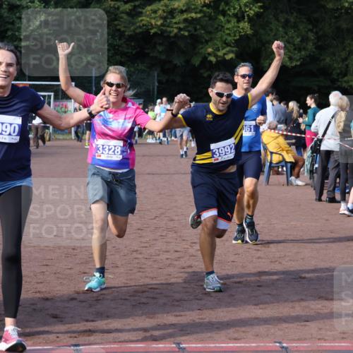 27.09.2026 - 35. Volkslauf durch das schöne Alstertal Strokosch-Dieckow http://msf.ph/oto/10583196 27.09.2026 11:29:35 Ziel 1413, 3061, 3210, 3281, 3328, 3990, 3992 meine-sportfotos.de