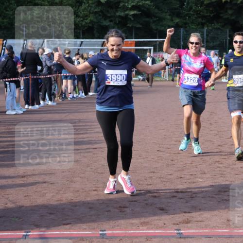 27.09.2026 - 35. Volkslauf durch das schöne Alstertal Strokosch-Dieckow http://msf.ph/oto/10583203 27.09.2026 11:29:34 Ziel 1413, 3061, 3210, 3328, 3409, 3990, 3992 meine-sportfotos.de