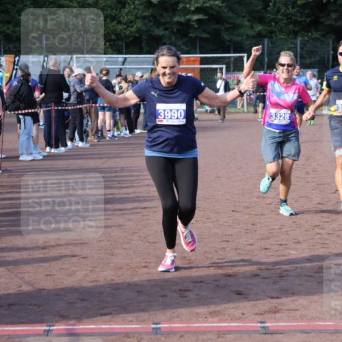 27.09.2026 - 35. Volkslauf durch das schöne Alstertal Strokosch-Dieckow http://msf.ph/oto/10583204 27.09.2026 11:29:34 Ziel 1413, 3061, 3210, 3328, 3409, 3990, 3992 meine-sportfotos.de