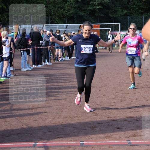 27.09.2026 - 35. Volkslauf durch das schöne Alstertal Strokosch-Dieckow http://msf.ph/oto/10583210 27.09.2026 11:29:34 Ziel 1413, 3061, 3210, 3328, 3409, 3990, 3992 meine-sportfotos.de