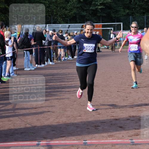 27.09.2026 - 35. Volkslauf durch das schöne Alstertal Strokosch-Dieckow http://msf.ph/oto/10583211 27.09.2026 11:29:34 Ziel 1413, 3061, 3210, 3328, 3409, 3990, 3992 meine-sportfotos.de