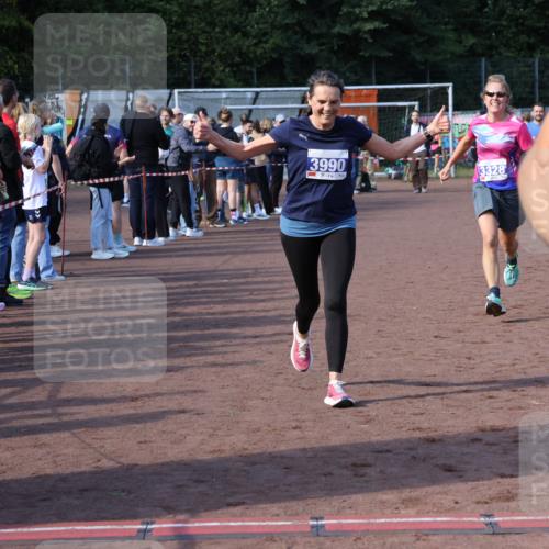 27.09.2026 - 35. Volkslauf durch das schöne Alstertal Strokosch-Dieckow http://msf.ph/oto/10583212 27.09.2026 11:29:34 Ziel 1413, 3061, 3210, 3328, 3409, 3990, 3992 meine-sportfotos.de
