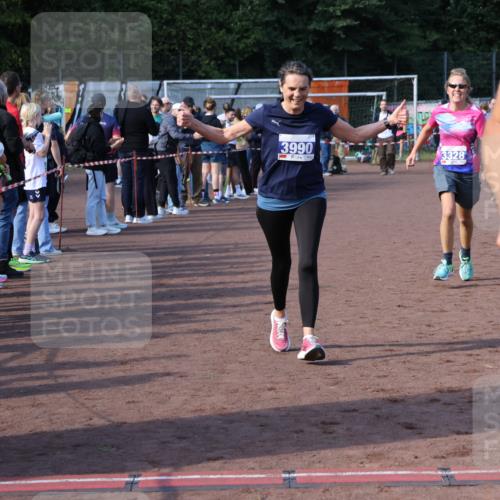 27.09.2026 - 35. Volkslauf durch das schöne Alstertal Strokosch-Dieckow http://msf.ph/oto/10583213 27.09.2026 11:29:34 Ziel 1413, 3061, 3210, 3328, 3409, 3990, 3992 meine-sportfotos.de