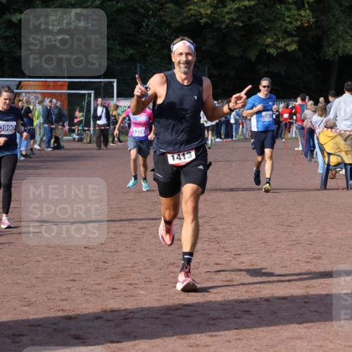 27.09.2026 - 35. Volkslauf durch das schöne Alstertal Strokosch-Dieckow http://msf.ph/oto/10583220 27.09.2026 11:29:32 Ziel 1413, 3061, 3328, 3409, 3990, 3992 meine-sportfotos.de