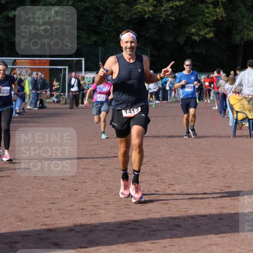 27.09.2026 - 35. Volkslauf durch das schöne Alstertal Strokosch-Dieckow http://msf.ph/oto/10583222 27.09.2026 11:29:31 Ziel 1413, 3061, 3328, 3409, 3990, 3992 meine-sportfotos.de