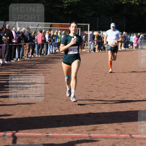 27.09.2026 - 35. Volkslauf durch das schöne Alstertal Strokosch-Dieckow http://msf.ph/oto/10583223 27.09.2026 11:26:54 Ziel 1411, 3396, 3403 meine-sportfotos.de