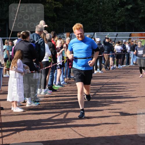 27.09.2026 - 35. Volkslauf durch das schöne Alstertal Strokosch-Dieckow http://msf.ph/oto/10583230 27.09.2026 11:29:29 Ziel 1413, 3061, 3091, 3237, 3328, 3409, 3990, 3992 meine-sportfotos.de