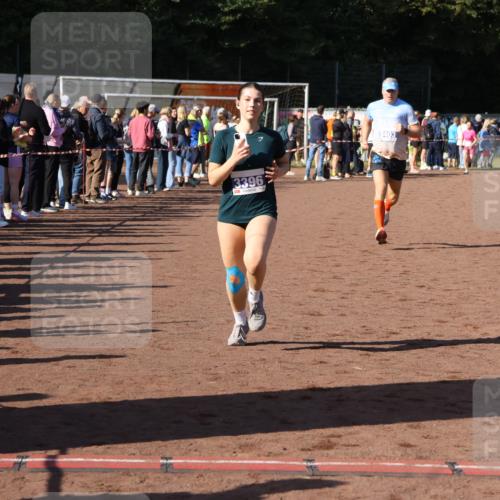 27.09.2026 - 35. Volkslauf durch das schöne Alstertal Strokosch-Dieckow http://msf.ph/oto/10583231 27.09.2026 11:26:54 Ziel 1411, 3396, 3403 meine-sportfotos.de