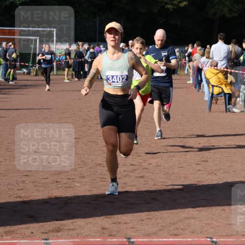27.09.2026 - 35. Volkslauf durch das schöne Alstertal Strokosch-Dieckow http://msf.ph/oto/10583233 27.09.2026 11:29:24 Ziel 1413, 3091, 3237, 3402, 3409 meine-sportfotos.de