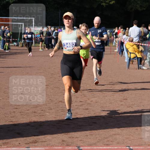 27.09.2026 - 35. Volkslauf durch das schöne Alstertal Strokosch-Dieckow http://msf.ph/oto/10583234 27.09.2026 11:29:24 Ziel 1413, 3091, 3237, 3402, 3409 meine-sportfotos.de