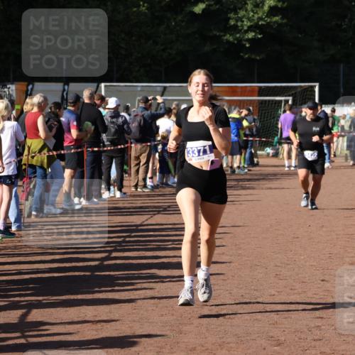 27.09.2026 - 35. Volkslauf durch das schöne Alstertal Strokosch-Dieckow http://msf.ph/oto/10583251 27.09.2026 11:29:10 Ziel 3190, 3371, 3422 meine-sportfotos.de