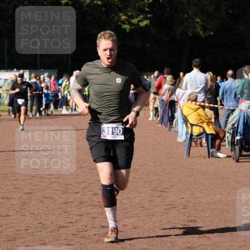 27.09.2026 - 35. Volkslauf durch das schöne Alstertal Strokosch-Dieckow http://msf.ph/oto/10583261 27.09.2026 11:29:05 Ziel 3145, 3190, 3371 meine-sportfotos.de