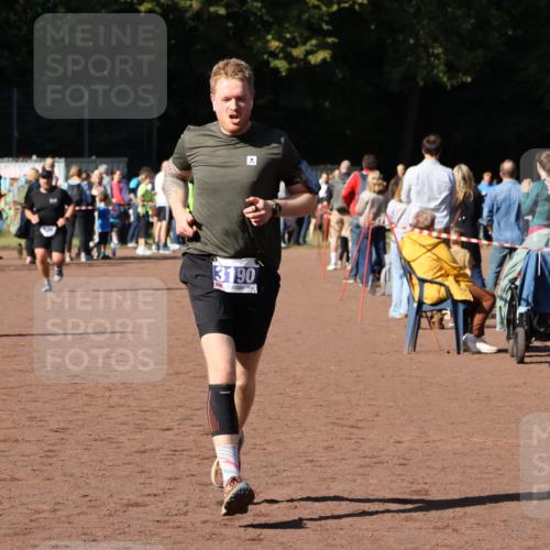 27.09.2026 - 35. Volkslauf durch das schöne Alstertal Strokosch-Dieckow http://msf.ph/oto/10583263 27.09.2026 11:29:05 Ziel 3145, 3190, 3371 meine-sportfotos.de