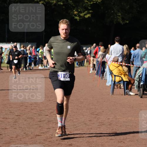 27.09.2026 - 35. Volkslauf durch das schöne Alstertal Strokosch-Dieckow http://msf.ph/oto/10583264 27.09.2026 11:29:05 Ziel 3145, 3190, 3371 meine-sportfotos.de