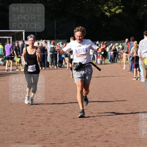 27.09.2026 - 35. Volkslauf durch das schöne Alstertal Strokosch-Dieckow http://msf.ph/oto/10583286 27.09.2026 11:28:58 Ziel 3145, 3190, 3401, 3424 meine-sportfotos.de