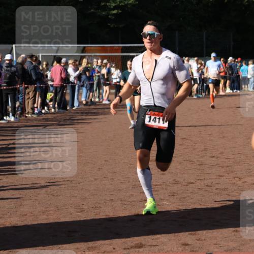 27.09.2026 - 35. Volkslauf durch das schöne Alstertal Strokosch-Dieckow http://msf.ph/oto/10583288 27.09.2026 11:26:50 Ziel 1411, 3157, 3396, 3403, 3958 meine-sportfotos.de