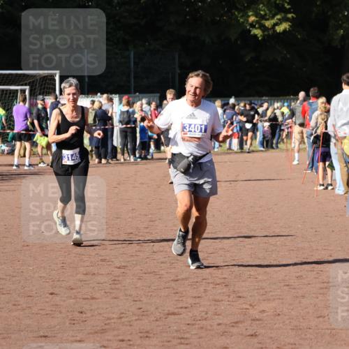 27.09.2026 - 35. Volkslauf durch das schöne Alstertal Strokosch-Dieckow http://msf.ph/oto/10583290 27.09.2026 11:28:58 Ziel 3145, 3190, 3401, 3424 meine-sportfotos.de