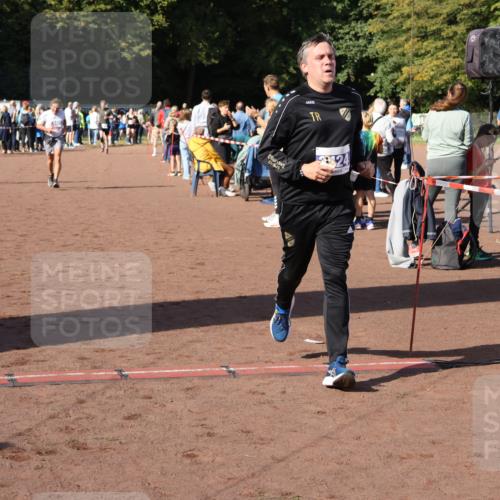 27.09.2026 - 35. Volkslauf durch das schöne Alstertal Strokosch-Dieckow http://msf.ph/oto/10583292 27.09.2026 11:28:54 Ziel 1002, 3145, 3401, 3424 meine-sportfotos.de