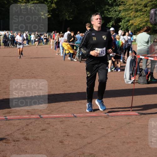 27.09.2026 - 35. Volkslauf durch das schöne Alstertal Strokosch-Dieckow http://msf.ph/oto/10583294 27.09.2026 11:28:54 Ziel 1002, 3145, 3401, 3424 meine-sportfotos.de