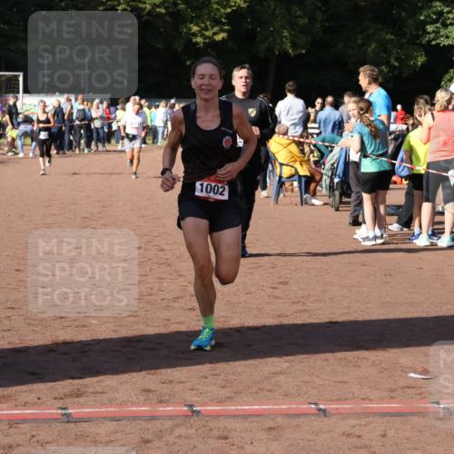 27.09.2026 - 35. Volkslauf durch das schöne Alstertal Strokosch-Dieckow http://msf.ph/oto/10583298 27.09.2026 11:28:52 Ziel 1002, 3311, 3401, 3424 meine-sportfotos.de