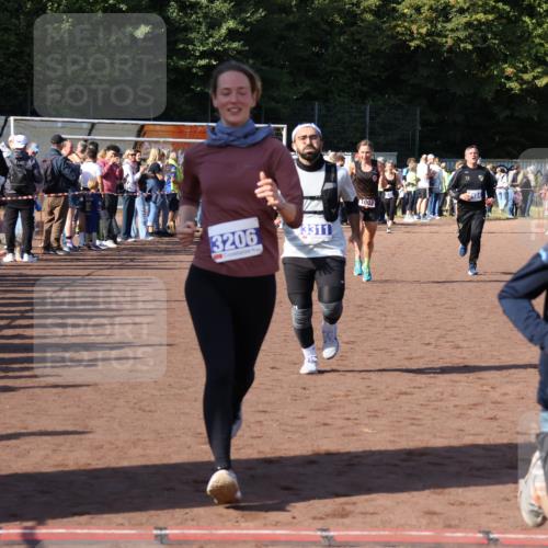 27.09.2026 - 35. Volkslauf durch das schöne Alstertal Strokosch-Dieckow http://msf.ph/oto/10583303 27.09.2026 11:28:47 Ziel 1002, 3206, 3311, 3424, 3425 meine-sportfotos.de