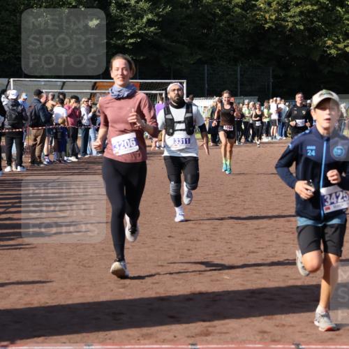 27.09.2026 - 35. Volkslauf durch das schöne Alstertal Strokosch-Dieckow http://msf.ph/oto/10583314 27.09.2026 11:28:46 Ziel 1002, 3206, 3311, 3424, 3425 meine-sportfotos.de