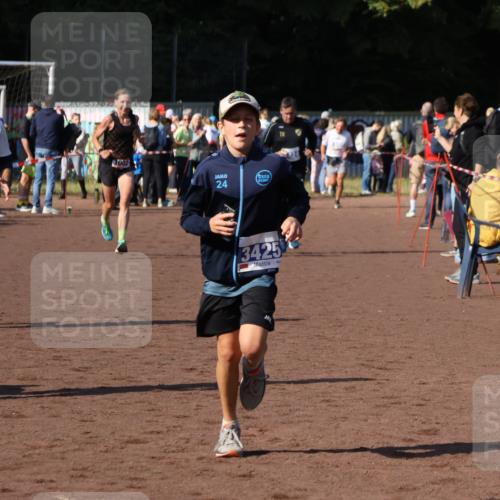 27.09.2026 - 35. Volkslauf durch das schöne Alstertal Strokosch-Dieckow http://msf.ph/oto/10583318 27.09.2026 11:28:45 Ziel 1002, 3206, 3311, 3425 meine-sportfotos.de