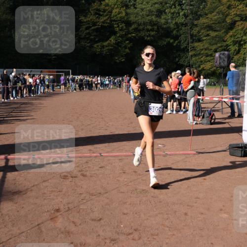 27.09.2026 - 35. Volkslauf durch das schöne Alstertal Strokosch-Dieckow http://msf.ph/oto/10583322 27.09.2026 11:28:36 Ziel 3025, 3026 meine-sportfotos.de