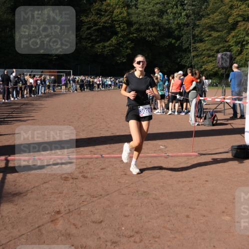 27.09.2026 - 35. Volkslauf durch das schöne Alstertal Strokosch-Dieckow http://msf.ph/oto/10583326 27.09.2026 11:28:35 Ziel 3025, 3026 meine-sportfotos.de