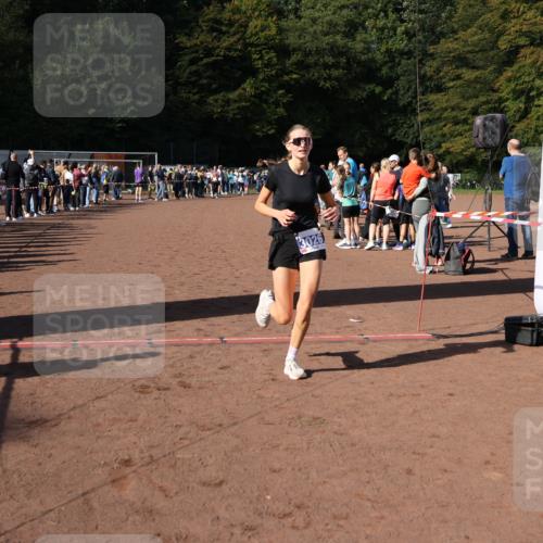 27.09.2026 - 35. Volkslauf durch das schöne Alstertal Strokosch-Dieckow http://msf.ph/oto/10583327 27.09.2026 11:28:35 Ziel 3025, 3026 meine-sportfotos.de