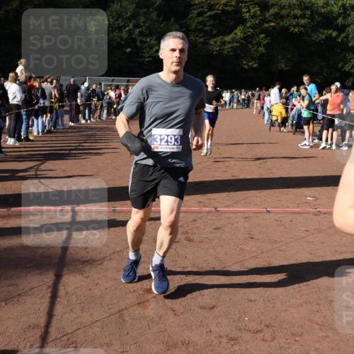 27.09.2026 - 35. Volkslauf durch das schöne Alstertal Strokosch-Dieckow http://msf.ph/oto/10583335 27.09.2026 11:28:32 Ziel 2999, 3025, 3026, 3293 meine-sportfotos.de