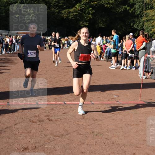27.09.2026 - 35. Volkslauf durch das schöne Alstertal Strokosch-Dieckow http://msf.ph/oto/10583346 27.09.2026 11:28:31 Ziel 2999, 3025, 3026, 3293 meine-sportfotos.de