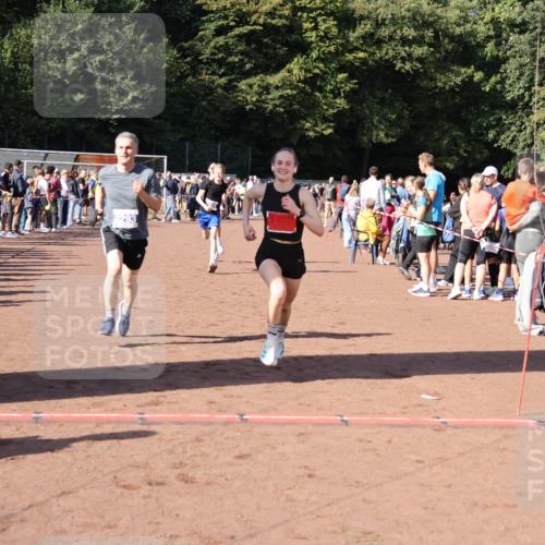 27.09.2026 - 35. Volkslauf durch das schöne Alstertal Strokosch-Dieckow http://msf.ph/oto/10583347 27.09.2026 11:28:30 Ziel 2999, 3025, 3026, 3293 meine-sportfotos.de