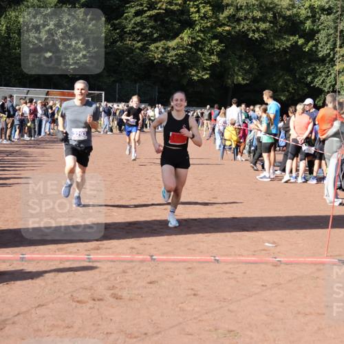 27.09.2026 - 35. Volkslauf durch das schöne Alstertal Strokosch-Dieckow http://msf.ph/oto/10583348 27.09.2026 11:28:30 Ziel 2999, 3025, 3026, 3293 meine-sportfotos.de
