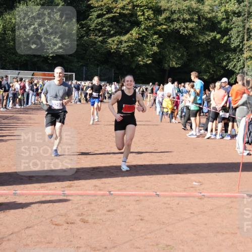 27.09.2026 - 35. Volkslauf durch das schöne Alstertal Strokosch-Dieckow http://msf.ph/oto/10583349 27.09.2026 11:28:30 Ziel 2999, 3025, 3026, 3293 meine-sportfotos.de
