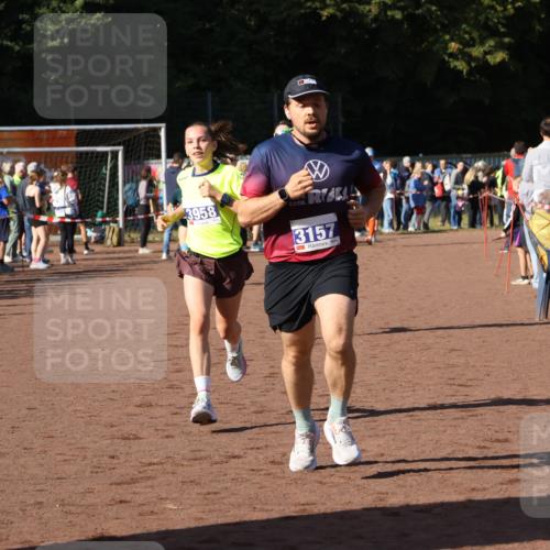 27.09.2026 - 35. Volkslauf durch das schöne Alstertal Strokosch-Dieckow http://msf.ph/oto/10583352 27.09.2026 11:26:47 Ziel 1411, 3157, 3396, 3958 meine-sportfotos.de