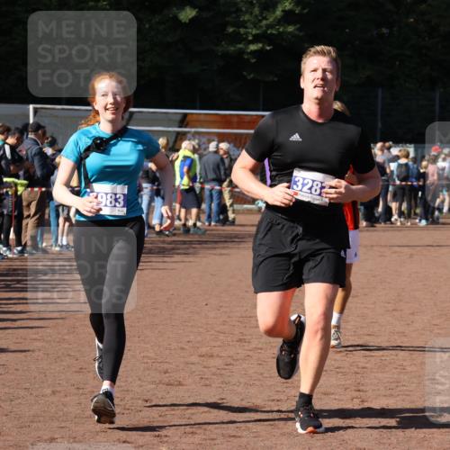 27.09.2026 - 35. Volkslauf durch das schöne Alstertal Strokosch-Dieckow http://msf.ph/oto/10583356 27.09.2026 11:28:22 Ziel 2999, 3229, 3287, 3293, 3983 meine-sportfotos.de