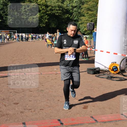27.09.2026 - 35. Volkslauf durch das schöne Alstertal Strokosch-Dieckow http://msf.ph/oto/10583361 27.09.2026 11:26:39 Ziel 3227, 3291, 3366, 3367 meine-sportfotos.de