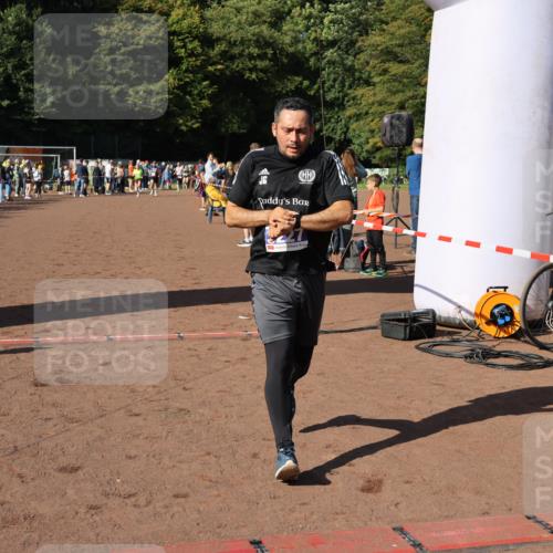 27.09.2026 - 35. Volkslauf durch das schöne Alstertal Strokosch-Dieckow http://msf.ph/oto/10583363 27.09.2026 11:26:39 Ziel 3227, 3291, 3366, 3367 meine-sportfotos.de