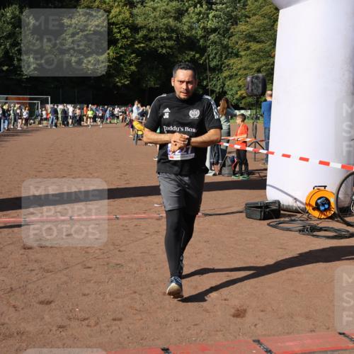 27.09.2026 - 35. Volkslauf durch das schöne Alstertal Strokosch-Dieckow http://msf.ph/oto/10583364 27.09.2026 11:26:39 Ziel 3227, 3291, 3366, 3367 meine-sportfotos.de