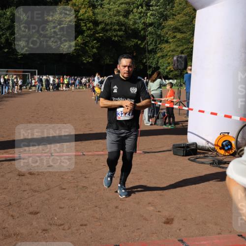 27.09.2026 - 35. Volkslauf durch das schöne Alstertal Strokosch-Dieckow http://msf.ph/oto/10583366 27.09.2026 11:26:39 Ziel 3227, 3291, 3366, 3367 meine-sportfotos.de
