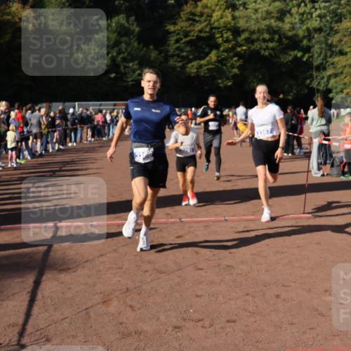 27.09.2026 - 35. Volkslauf durch das schöne Alstertal Strokosch-Dieckow http://msf.ph/oto/10583378 27.09.2026 11:26:36 Ziel 1001, 3152, 3227, 3291, 3366, 3367 meine-sportfotos.de